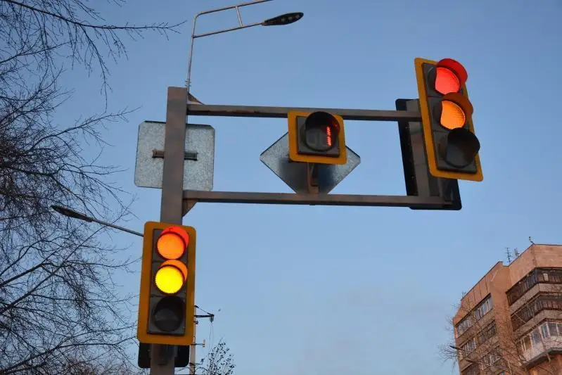 Bıyl Almaty kóshelerine jańa 40 baǵdarsham ornatylady