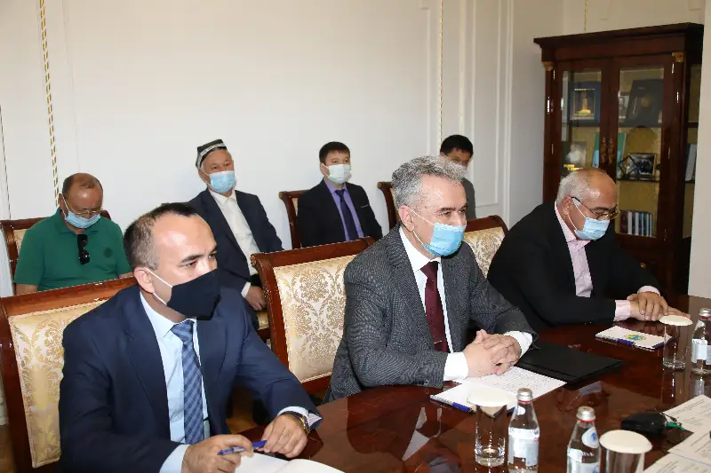 Маршрут скоростного поезда из Ташкента в Туркестан предлагают продлить до Тараза