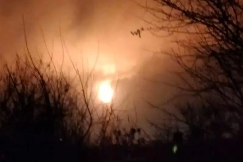 Факел над НПЗ: экологи направили мобильную лабораторию в Атырау