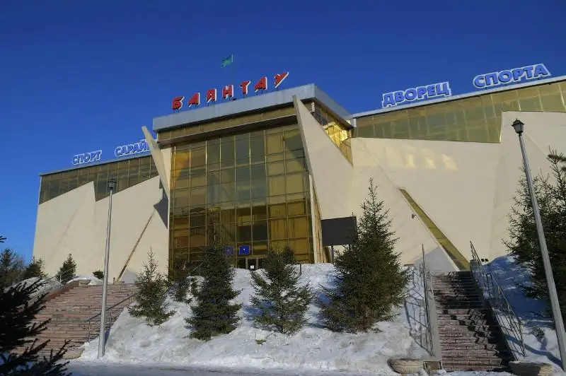 Темпы возведения новых спортивных объектов проверили в Павлодаре