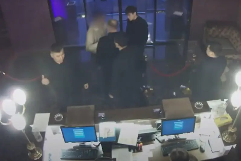 Мужчина с ножом напал на охранника казино в Капшагае