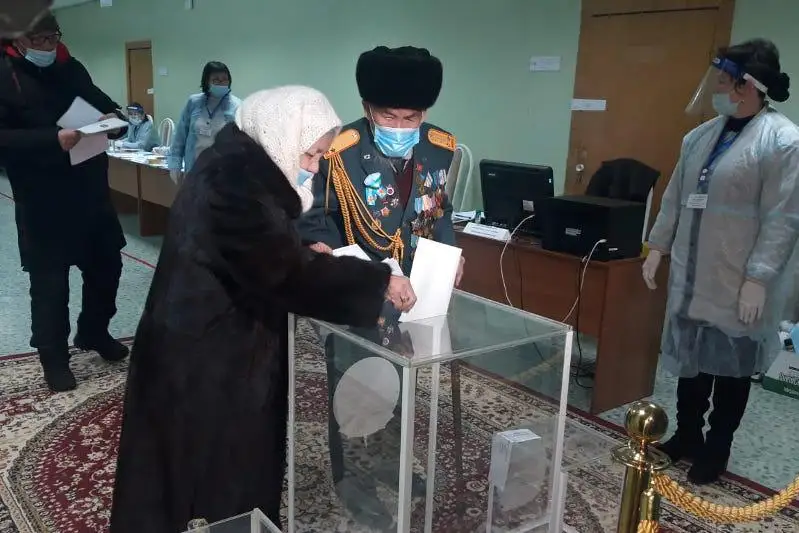 Один из старейших жителей Караганды проголосовал на выборах