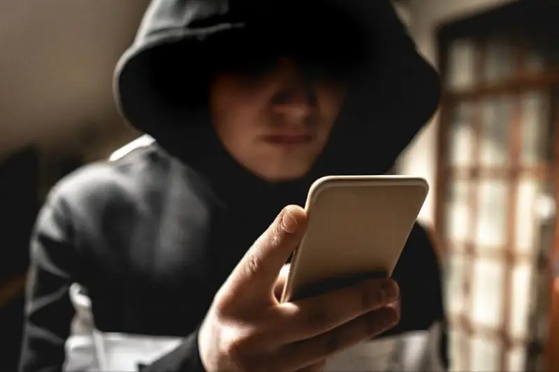 Семейчанин «заминировал» торговый дом из-за безответной любви