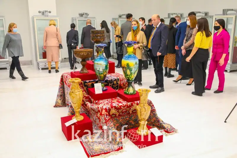 Выставка «Рукотворные символы изящества, гармонии и красоты» открылась в музее Библиотеки Елбасы