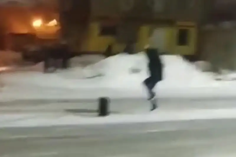 Танцевавшего на проезжей части мужчину ищут в Петропавловске