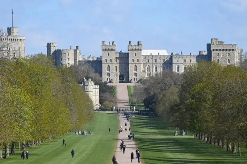 Елизавета II вернулась к исполнению обязанностей после смерти супруга