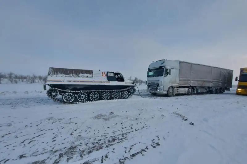 На трассе Самара-Шымкент образовался затор из 300 фур и 50 авто