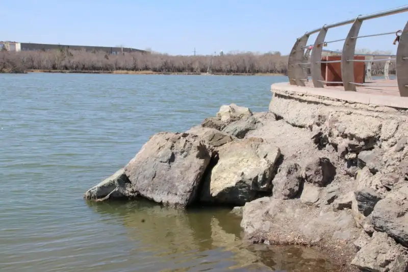 Спасением паркового озера займутся в этом году в Караганде