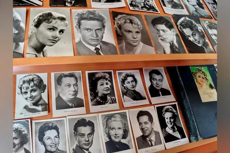 Ретровыставку открыток организовала карагандинская библиотека ко Дню театра