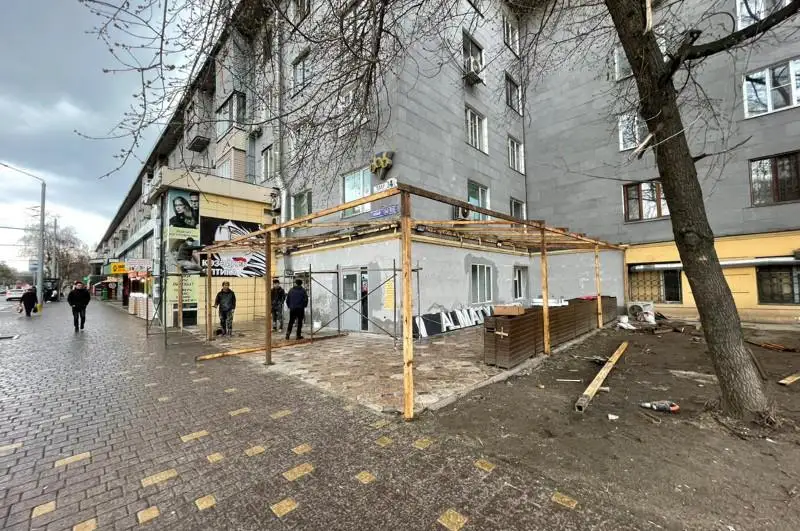 Донерную в центре Алматы снесли в четвертый раз