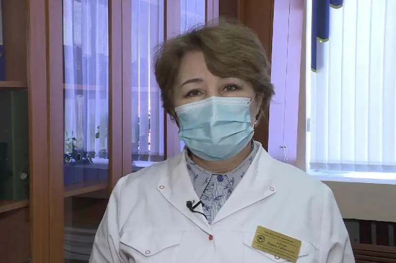 Получившая вакцину врач рассказала, как можно победить коронавирус