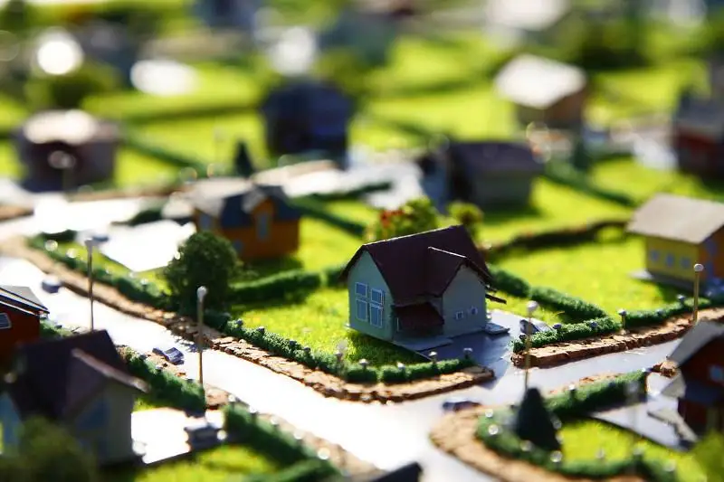 Незаконное отчуждение земельного участка выявили в КазНЖПУ