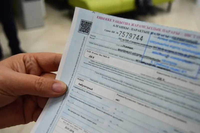 При каких условиях можно открыть «больничный» после вакцинации от КВИ