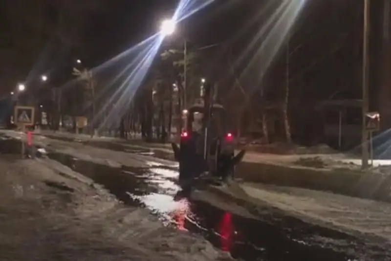 Причину прорыва водопровода на одной из улиц Павлодара назвали в акимате