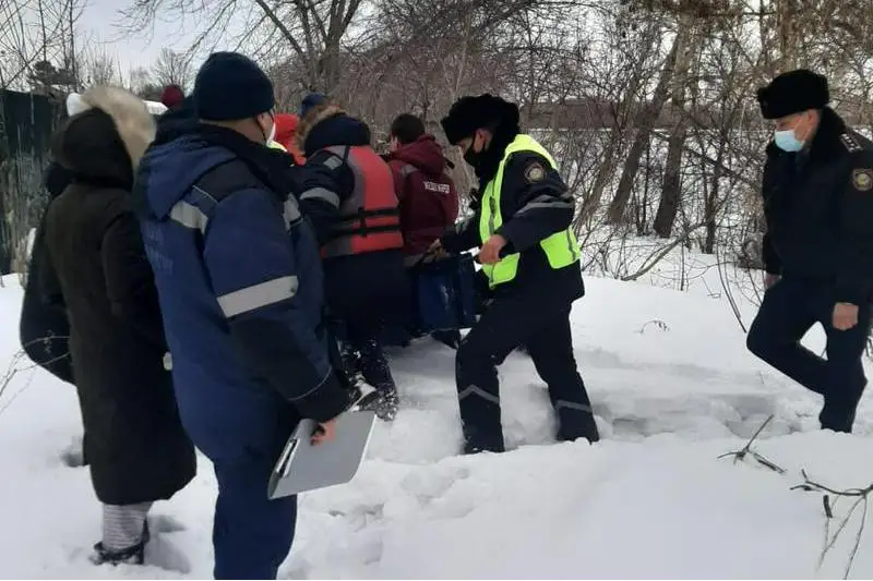Озвучены подробности спасения тонувшей женщины в Усть-Каменогорске