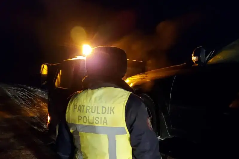 Как в 40-градусные морозы  полицейские спасают людей на трассах ВКО