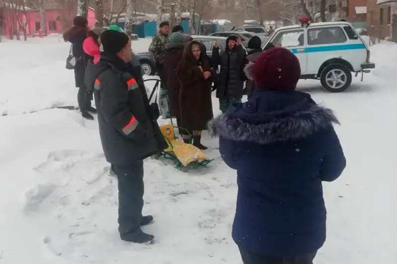 16 человек эвакуированы из-за пожара в магазине в  ВКО