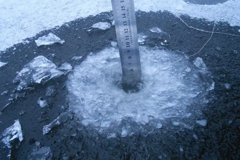 Насколько промерзла река Есиль в Северо-Казахстанской области