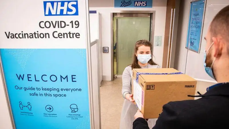 Коронавирус в мире: болезнь дает иммунитет на пять месяцев, в аптеках Британии начали делать прививки