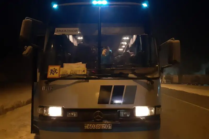 С акмолинской трассы эвакуировано более 40 пассажиров автобуса