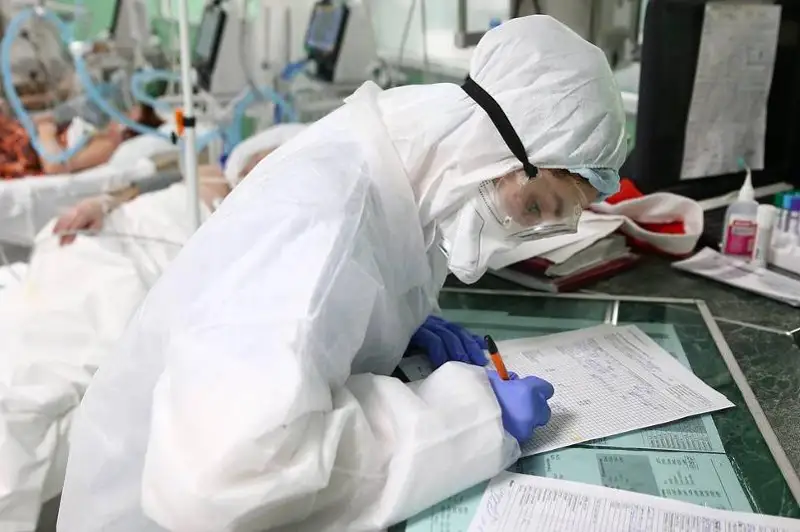 Иммунолог рассказал о последствиях коронавируса для слуха и зрения