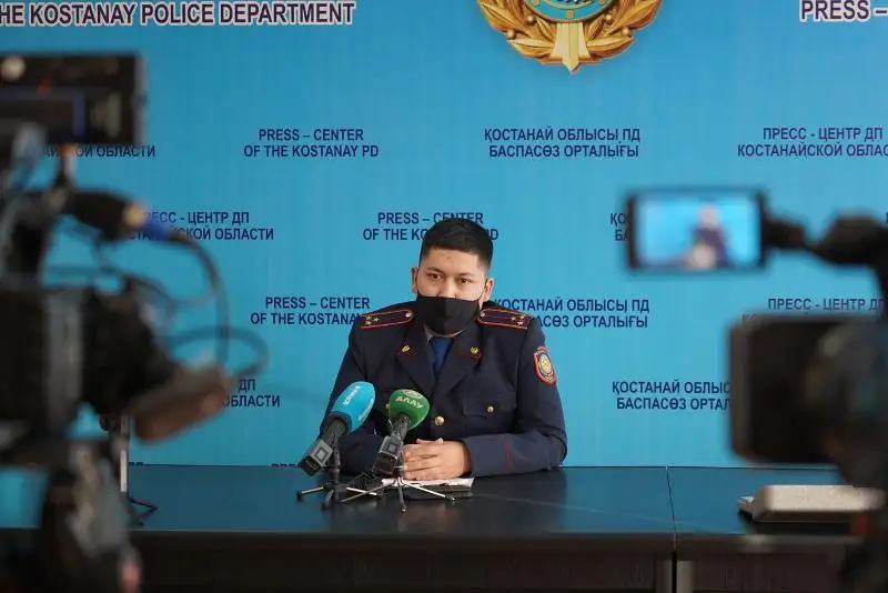 Polıtseıler nesıeni  onlaın rásimdeıtinderge eskertý jasady