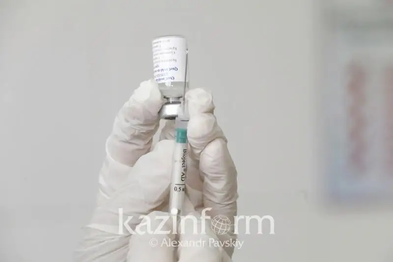 1665 человек успели получить казахстанскую вакцину 26 апреля