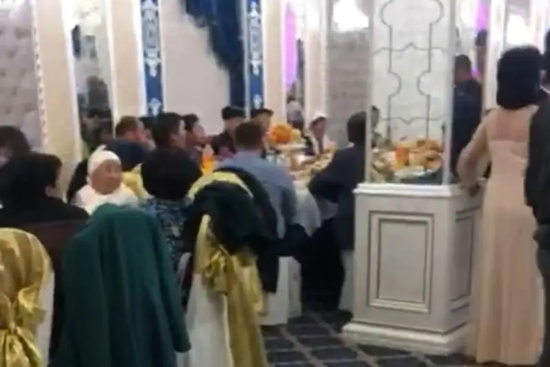 В Атырау пресекли две свадьбы на 300 гостей