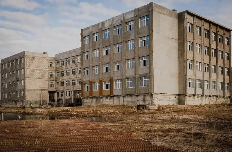 Строительство школы-долгостроя возобновили в Нур-Султане