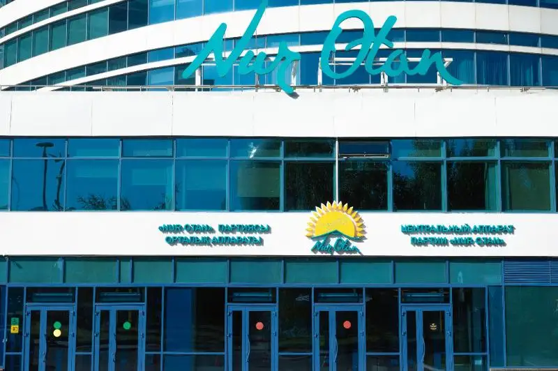 Nur Otan взял на контроль 569 проблемных вопросов граждан