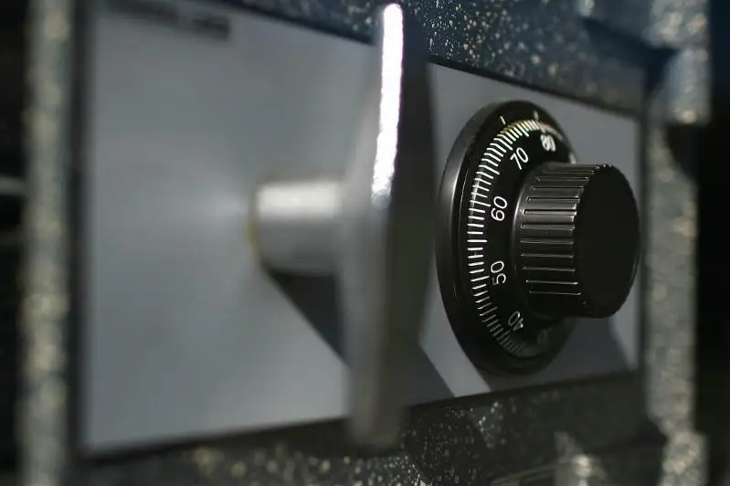 Миллион тенге похитила медсестра из сейфа в больнице в Акмолинской области