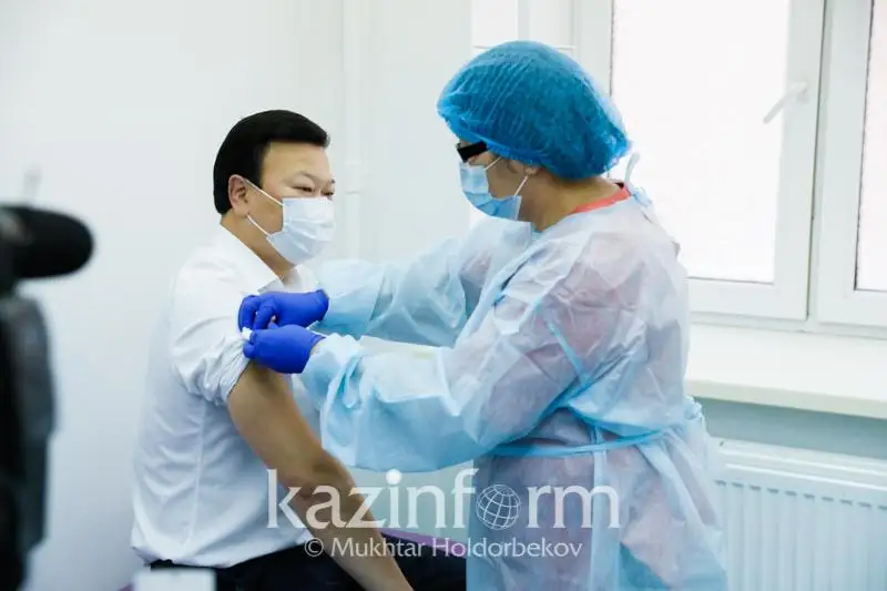 Привьюсь казахстанской вакциной в числе первых – Алексей Цой