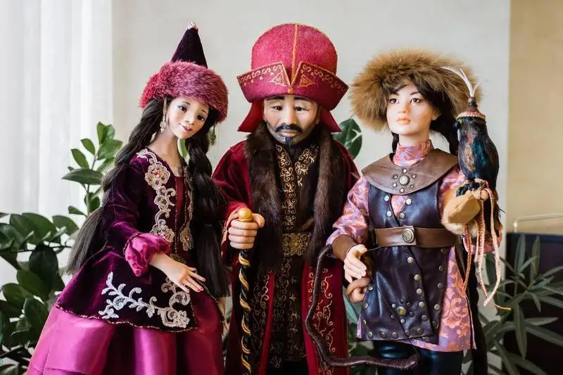 Столичный мастер создает необычные куклы