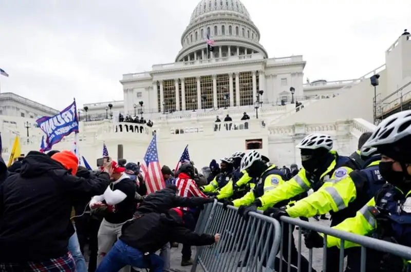 Джо Байден: Сцены хаоса в Капитолии не отражают истинной сути Америки