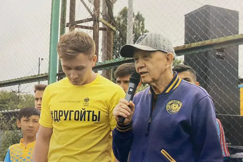 Вышла книга о легендарном футболисте и журналисте Диасе Омарове