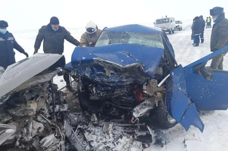 Шесть человек погибли в ДТП на автодороге Уральск-Атырау