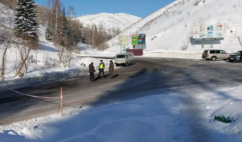 Профилактический спуск лавин произведен на одной из автотрасс ВКО