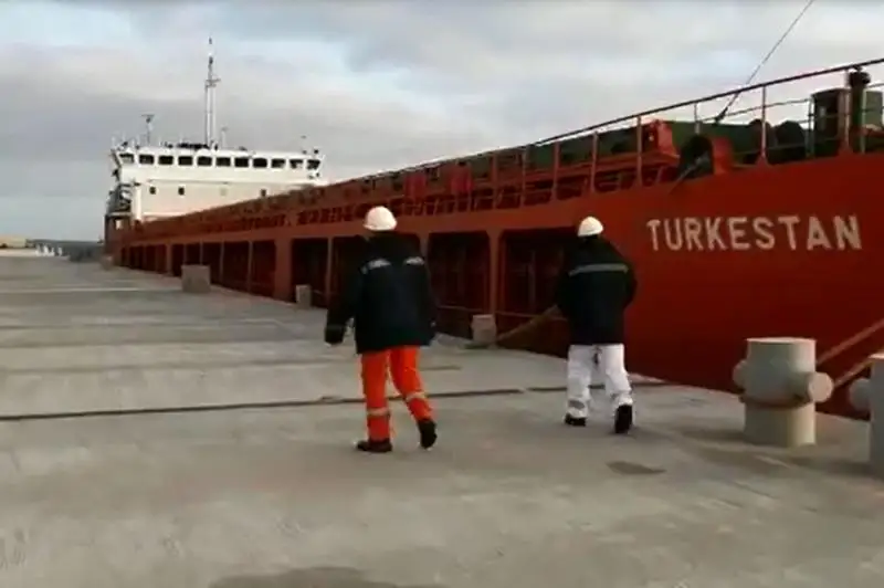 Расследование проведут из-за пожара на судне «Туркестан» в Каспийском море