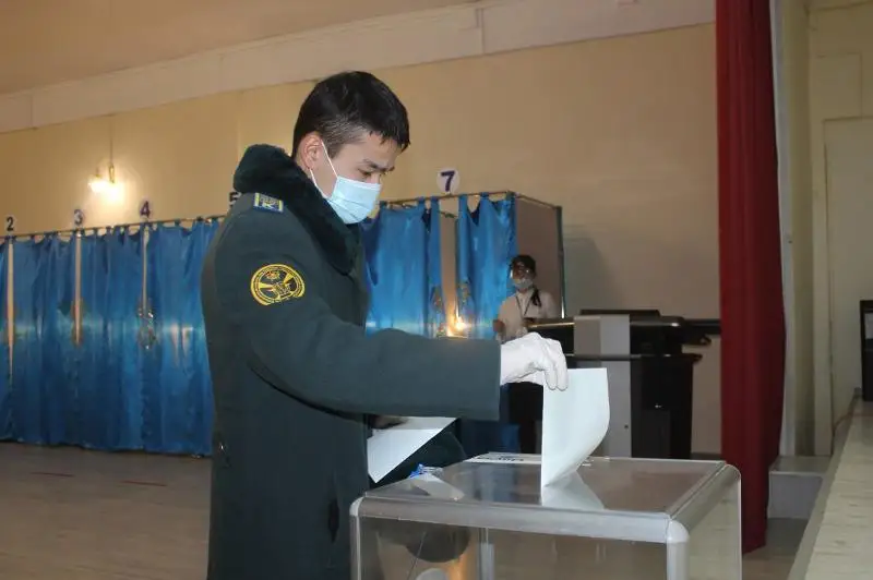 На выборах проголосовали около 130 тысяч военнослужащих и членов их семей