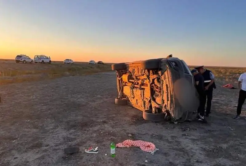 Atyraý oblysynda Toyota aýdarylyp, júrgizýshi men jolaýshy mert boldy