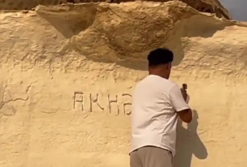 Актюбинский чиновник уволился с работы после скандала с актом вандализма в Мангистау