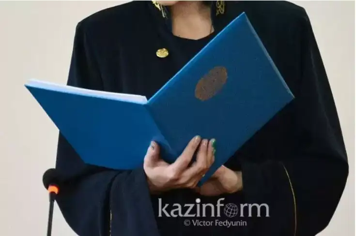 قازالىدا جاس ءوسپىرىمدى ۇرىپ-سوققان 5 وقۋشىعا سوت ۇكىمى شىقتى