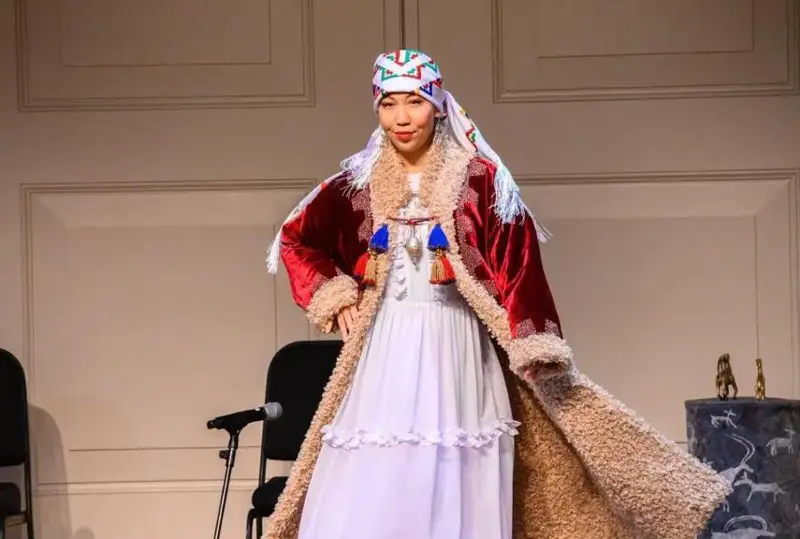 Манғистаулик дизайнер Америкада ўтказилган фестивалда чопонни дунёга танитди