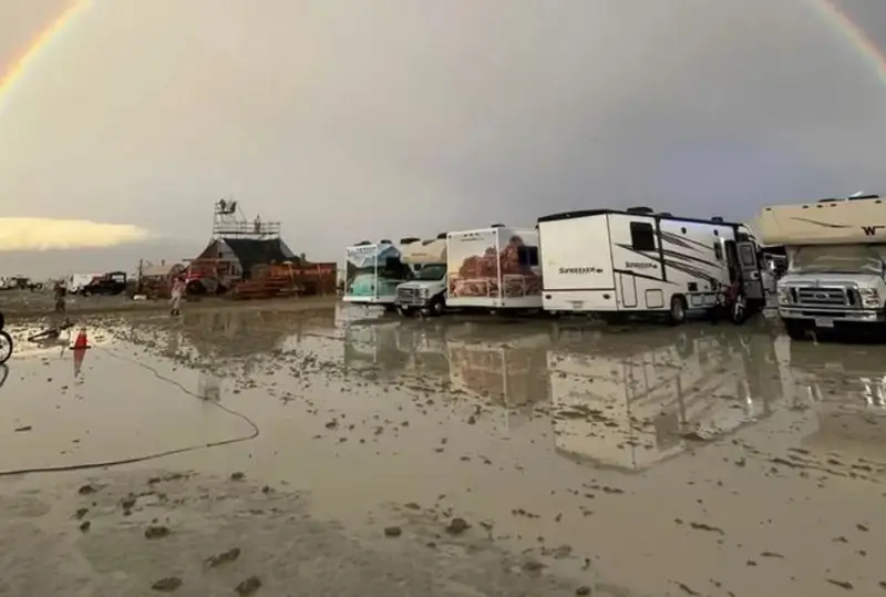 Nevada shólindegi Burning Man festıvali nóser saldarynan toqtatyldy
