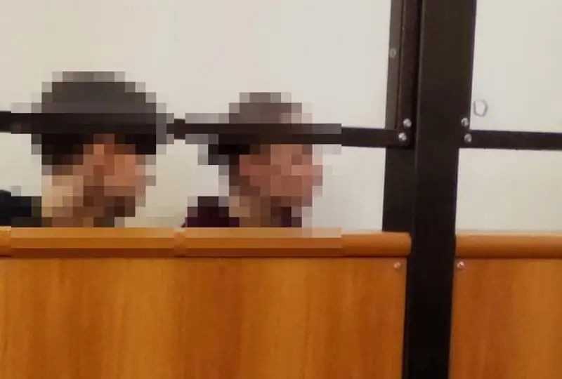 19 jastaǵy eki stýdent qyz esirtki satqan: Qostanaıda sot bastaldy