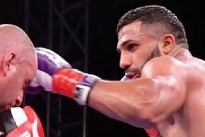 Казахстанский боксер Али Балоев выиграл бой за титул WBO