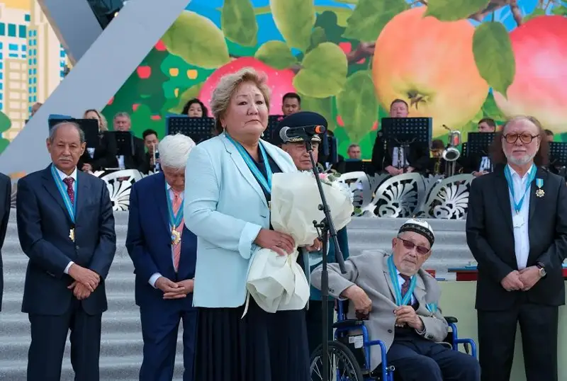 بۇگىن الماتى قالاسىنىڭ قۇرمەتتى ازاماتى اتانعاندار كىمدەر