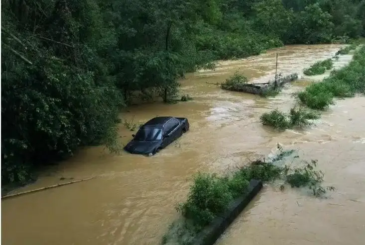 قىتايدا تولاسسىز جاۋعان جاڭبىردان 4 ادام قازا تاۋىپ، 48 ادام ءىز-ءتۇزسىز جوعالىپ كەتتى