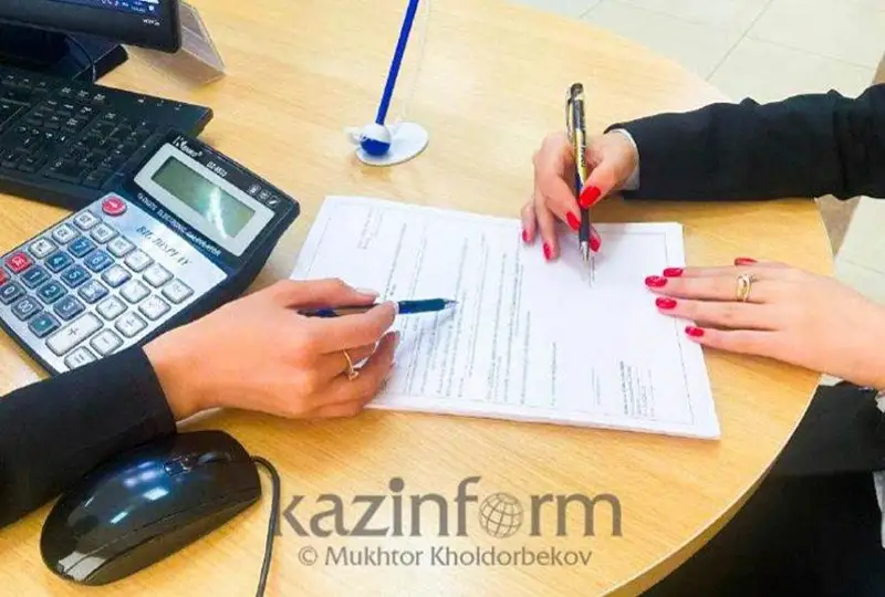 Almatyda 250.00 nysanyndaǵy deklaratsııany 30 myńnan astam adam tapsyrmaǵan