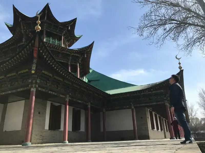 بۋدديستەر حرامى ەلەمەنتتەرى كوپ قولدانىلعان جانە بىردە-ءبىر شەگە قاعىلماعان جاركەنتتەگى ەرەكشە مەشىت - فوتو